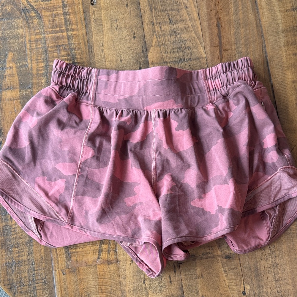 Women’s Lululemon pink camo hotty hot shorts